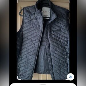 Merrell black  Quilted woman’s puffer  Vest NWT size large